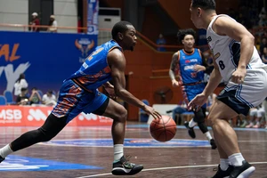 Hanoi Buffaloes chào sân Tây Hồ bằng chiến thắng trước đội khách mời V Islanders. (Ảnh: Nhật Dũng)