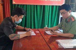 Ông N.T.B.D. làm việc với cơ quan chức năng.