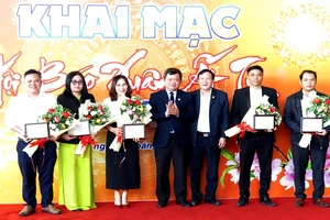 Trao giải “Trang bìa xuân đẹp” dành cho các tạp chí, đặc san, bản tin trong tỉnh.