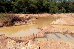 Việc khai thác tài nguyên vô tội vạ gây ra những hậu quả nghiêm trọng đối với môi trường. (Ảnh minh họa)