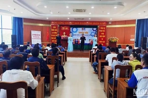 Chương trình văn nghệ chào mừng Ngày hội.