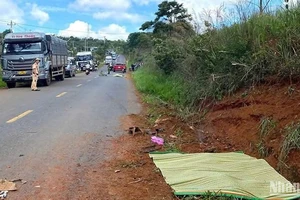 Hiện trường vụ tai nạn khiến 2 người chết tại chỗ trên Quốc lộ 28, đoạn đi qua xã Quảng Sơn, huyện Đắk Glong, tỉnh Đắk Nông.