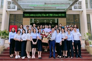 Hoạt động kỷ niệm 20/10 của cán bộ, viên chức, người lao động Trung tâm hành chính công tỉnh Bắc Ninh. (Ảnh: THU HƯƠNG)