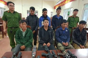 Các đối tượng tại cơ quan Công an.