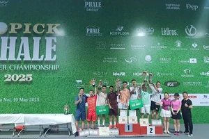Các vận động viên nhận giải thưởng. 