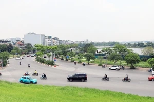 Dự kiến vị trí điểm kết nối cầu Trần Hưng Đạo khu vực giao cắt đường đê Long Biên-Xuân Quan-Cổ Linh.