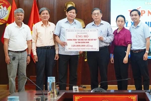 Hội đồng hương Quảng Nam-Đà Nẵng ủng hộ Chương trình "Xóa nhà tạm, nhà dột nát tại tỉnh Quảng Nam"