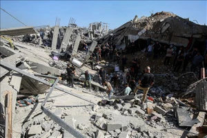 Những ngôi nhà bị phá hủy trong cuộc không kích của Israel xuống trại tị nạn Jabalia, phía Bắc Dải Gaza, ngày 16/5/2025. (Ảnh: THX/TTXVN)