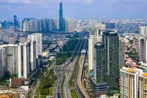 Một góc Thành phố Hồ Chí Minh hôm nay. (Ảnh HOÀNG TRIỀU)