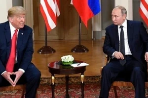 Tổng thống Mỹ Donald Trump (trái) và Tổng thống Nga Vladimir Putin tại cuộc gặp ở Helsinki, Phần Lan ngày 16/7/2018. (Ảnh: THX/TTXVN)