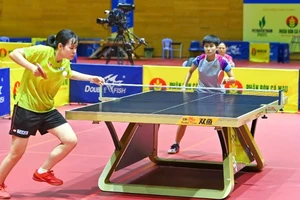 Nguyễn Thị Nga của Hà Nội trong trận chung kết với Bùi Ngọc Lan của Hải Dương Long Hải. (Ảnh DUY LINH)