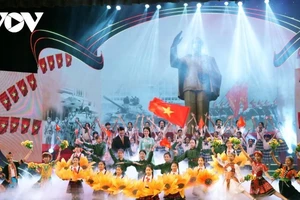 Chương trình chính luận nghệ thuật “Khúc ca khải hoàn” được tổ chức tối 25/4 tại Hà Nội. (Ảnh: VOV)
