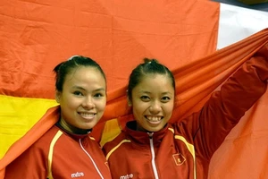 Cặp võ sĩ kem-pô Lan Phương và Mỹ Duyên đoạt Huy chương vàng.