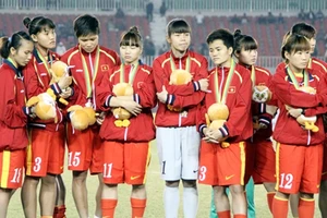 Không bảo vệ được ngôi vô địch, đội tuyển bóng đá nữ Việt Nam nuối tiếc nhận Huy chương bạc SEA Games 27.
