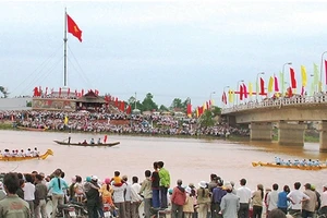 Ngày hội đua thuyền trên sông Bến Hải. Ảnh: MINH HOÀN