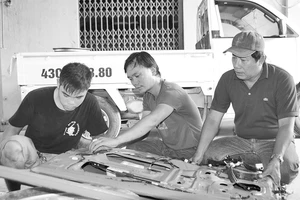 Với ông Trần Nhật Ninh, việc tiếp nhận và hướng dẫn về nghề cho các công nhân trẻ có hoàn cảnh đặc biệt là một cách để tri ân với cuộc đời.