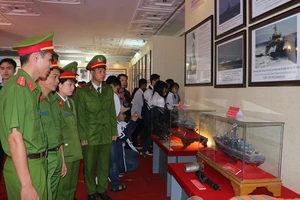 Triển lãm “Hoàng Sa, Trường Sa của Việt Nam - Những bằng chứng lịch sử và pháp lý” tại Hà Nam