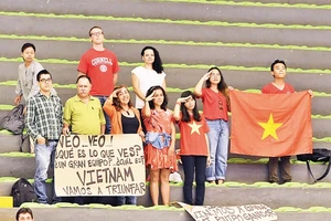 ĐT futsal Việt Nam nhận được sự cổ vũ nhiệt thành của khán giả quốc tế tại giải FIFA Futsal World Cup 2016 tại Colombia.