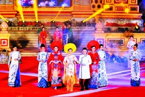 Lễ hội áo dài tại Festival Huế 2018.