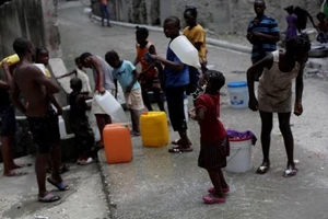 Thiếu nước sạch là một trong những nguyên nhân hàng đầu khiến dịch bệnh tả liên tục bùng phát tại châu Phi. (Ảnh: Reuters)