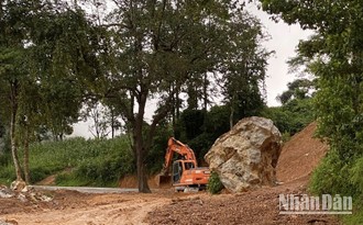 Khẩn trương khắc phục sạt lở trên tuyến giao thông huyết mạch Điện Biên Phủ - Tây Trang