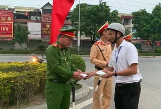 Điện Biên: Hỗ trợ cán bộ, chiến sĩ thêm suất ăn lúc đêm khuya và sáng sớm