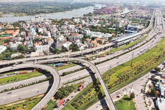 Hệ thống giao thông được đầu tư, hoàn thiện đã góp phần cải thiện năng lực cạnh tranh của nền kinh tế TP Hồ Chí Minh.