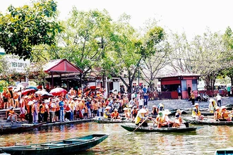Chuyển đổi số giúp Ninh Bình được nhiều du khách biết đến. 