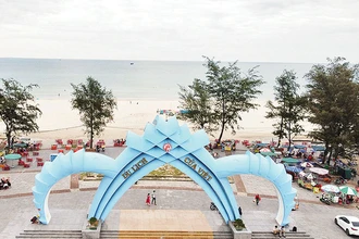 Khu du lịch biển Cửa Việt đang được đầu tư xây dựng, chỉnh trang để thu hút du khách.