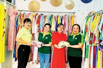 Cửa hàng “Áo dài yêu thương” của Hội Liên hiệp Phụ nữ Phường 13, quận Phú Nhuận.