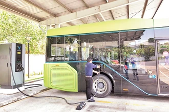 Hệ thống trạm sạc điện cho xe buýt điện của VinBus tại Thành phố Hồ Chí Minh.