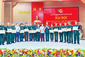 Các cá nhân và tập thể được tôn vinh tại Đại hội thi đua yêu nước “Cựu chiến binh gương mẫu” huyện Hương Khê lần thứ VII.
