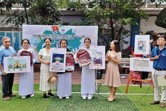 Cuộc thi vẽ tranh nghệ thuật của học sinh Trường THPT Nguyễn Du, Quận 10, Thành phố Hồ Chí Minh.