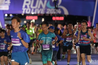 Các vận động viên tranh tài tại giải chạy bộ Run To Live lần 1 năm 2024.