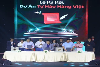 Đại diện Báo Nhân Dân, Truyền hình Quốc hội và TikTok Việt Nam ký kết biên bản ghi nhớ hợp tác