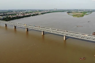 [Infographic] Cấm cầu Thăng Long, các phương tiện lưu thông theo hướng nào?