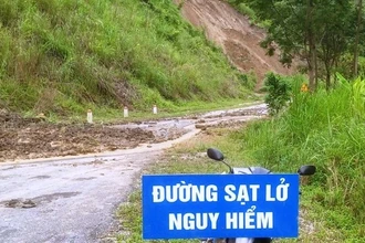 Đường giao thông ở miền núi Thanh Hóa đã xảy ra sạt lở.