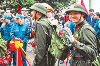 Thanh niên Thủ đô nô nức lên đường thực hiện nghĩa vụ quân sự 