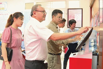 Triển khai chính quyền điện tử tại huyện Phú Xuyên, thành phố Hà Nội. (Ảnh CÔNG TÂM) 