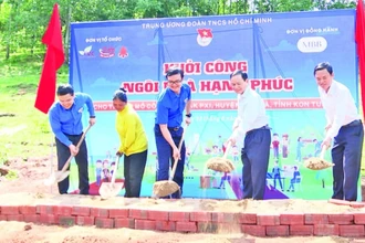 Khởi công xây dựng ngôi nhà hạnh phúc cho trẻ em có hoàn cảnh khó khăn tại xã Đăk Pxi, huyện Đăk Hà.