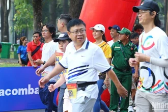 Đông đảo các tầng lớp tham gia Ngày chạy Olympic vì sức khỏe toàn dân.