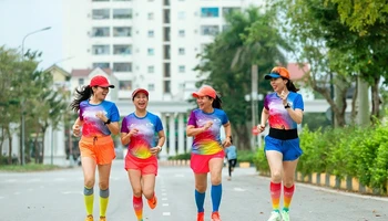 Các runner tham dự giải sẽ đi qua những cung đường quen thuộc của thành phố Vinh, ngắm bình minh ở ven sông Lam, ngắm phà Bến Thủy nổi tiếng... 