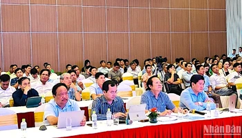 Các hội thảo chuyên đề về ngành tôm trong ngày 12/12 nhận được sự quan tâm của nhà nông và nhiều chuyên gia tham dự.