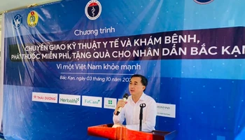 Thứ trưởng Bộ Y tế Trần Văn Thuấn phát biểu tại chương trình chuyển giao kỹ thuật.