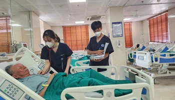 Điều trị, chăm sóc người bệnh đột quỵ tại Bệnh viện đa khoa tỉnh Phú Thọ.