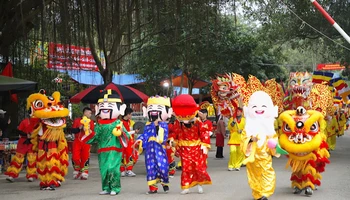 Lễ rước nước ở Lễ hội Côn Sơn-Kiếp Bạc.
