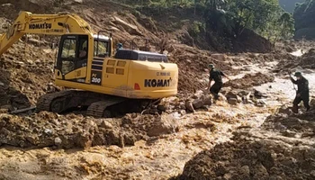 Một đoạn đường bị sạt lở tại thôn Nậm Tông, xã Nậm Lúc, huyện Bắc Hà (Lào Cai).