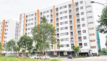 Khu nhà ở xã hội vừa mới hoàn thành nằm trong Khu dân cư Hồng Loan 5C, phường Hưng Thạnh, quận Cái Răng, thành phố Cần Thơ.
