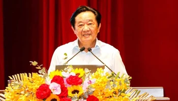 Tiến sĩ Nguyễn Hoàng Thao, Phó Bí thư Thường trực Tỉnh ủy Bình Dương phát biểu ý kiến tại hội nghị.