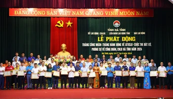 50 công nhân, lao động tiêu biểu được nhận bằng khen của Ủy ban nhân dân tỉnh Hà Tĩnh.